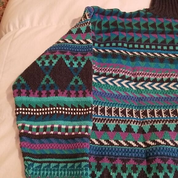 SWEATER!!!! LIKE NEW!!!  GORGEOUS!!!  PURCHASED IN UPSCALE BOUTIQUE IN ASPEN!!! - Picture 3 of 14